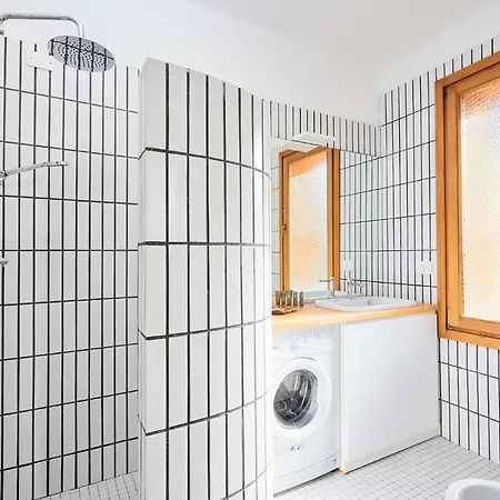 Italian Design Small Attic Appartement Bologna